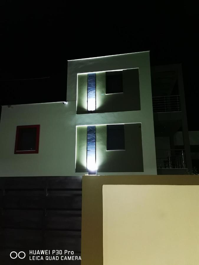 Pall'S Minimal Apartment Néa Péramos Dış mekan fotoğraf