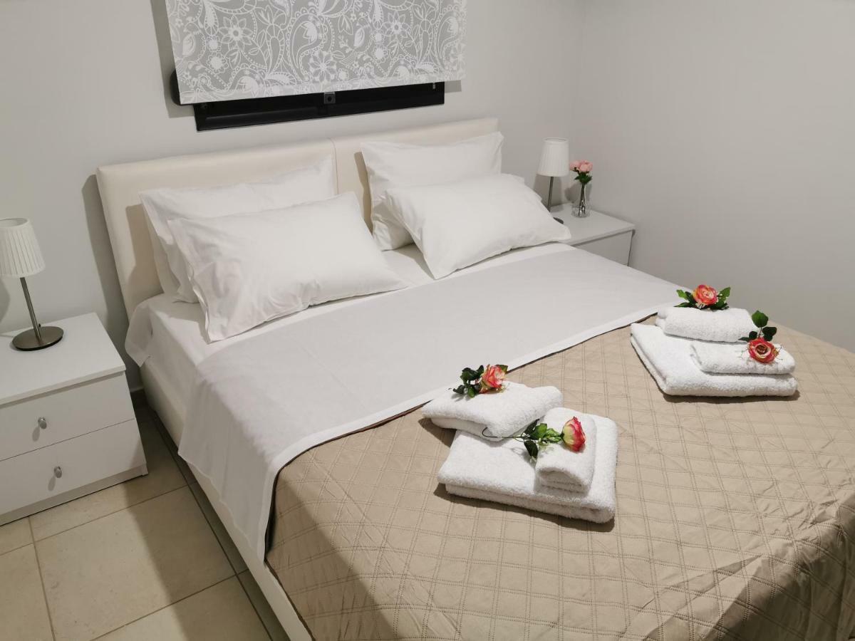 Pall'S Minimal Apartment Néa Péramos Dış mekan fotoğraf
